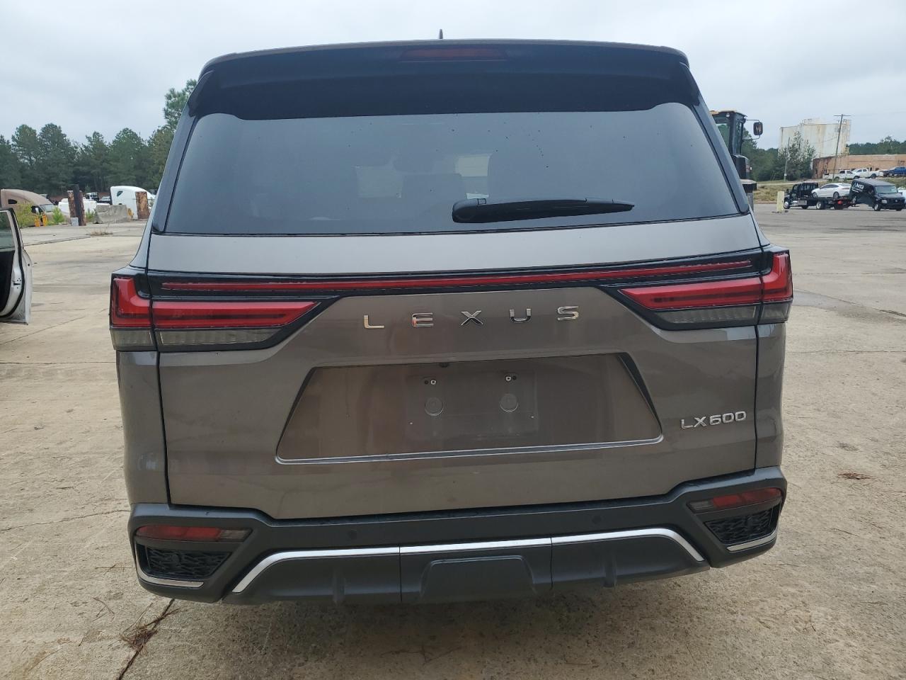 LEXUS LX 600 BASE