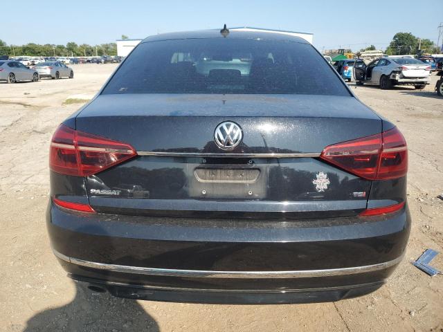 2017 VOLKSWAGEN PASSAT R-L 1VWDT7A32HC056782