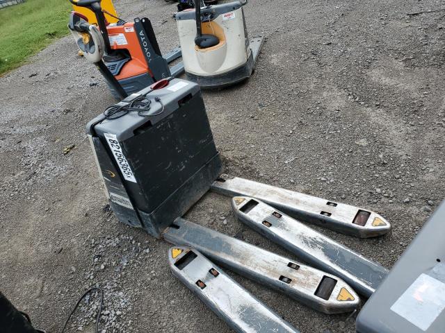 CROWN ELECTRIC PALLET JACK