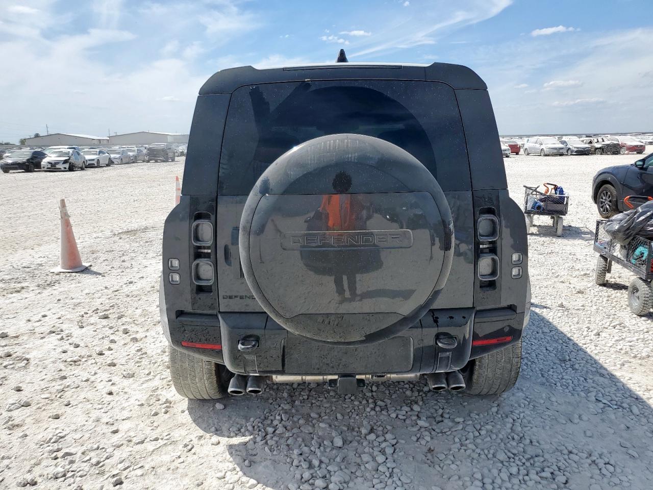 LAND ROVER DEFENDER 110