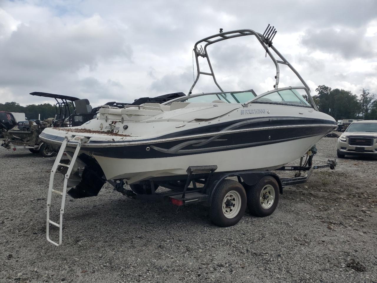 Lot #3266773376 2004 FOUR WINNS BOAT