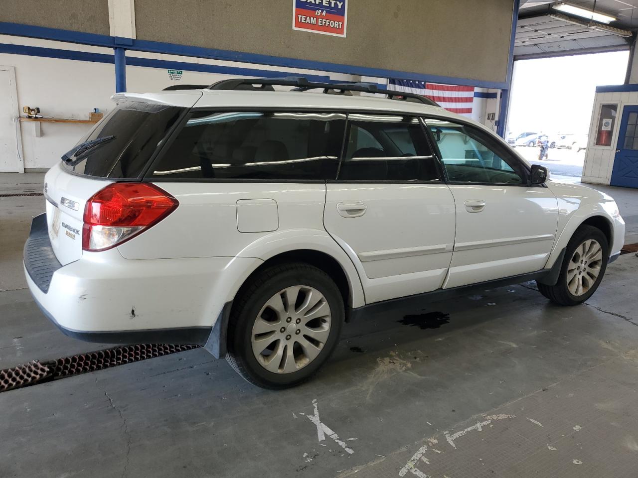 Lot #3256678390 2009 SUBARU OUTBACK 2.