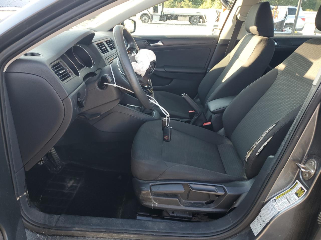 VOLKSWAGEN JETTA BASE