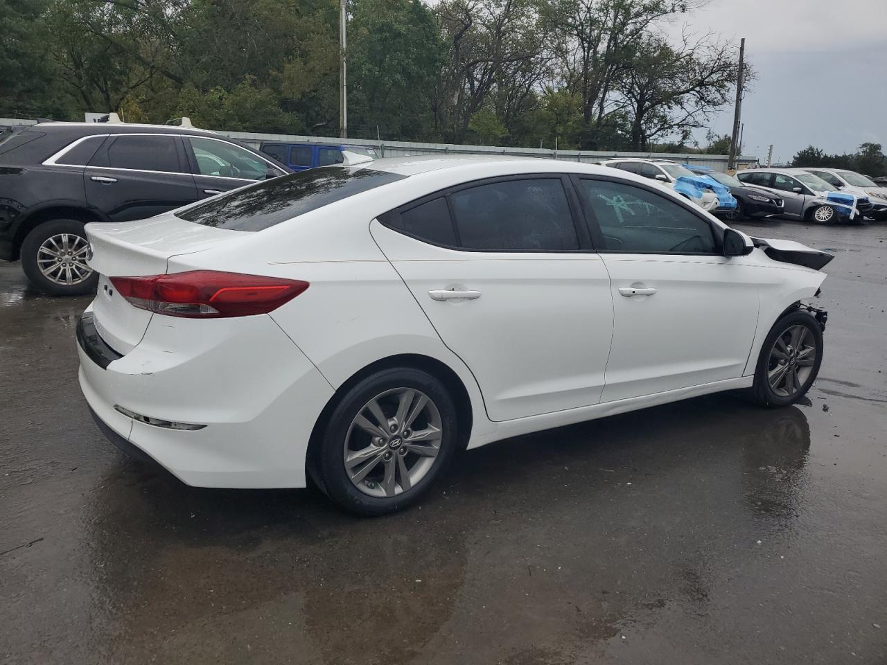 HYUNDAI ELANTRA SE