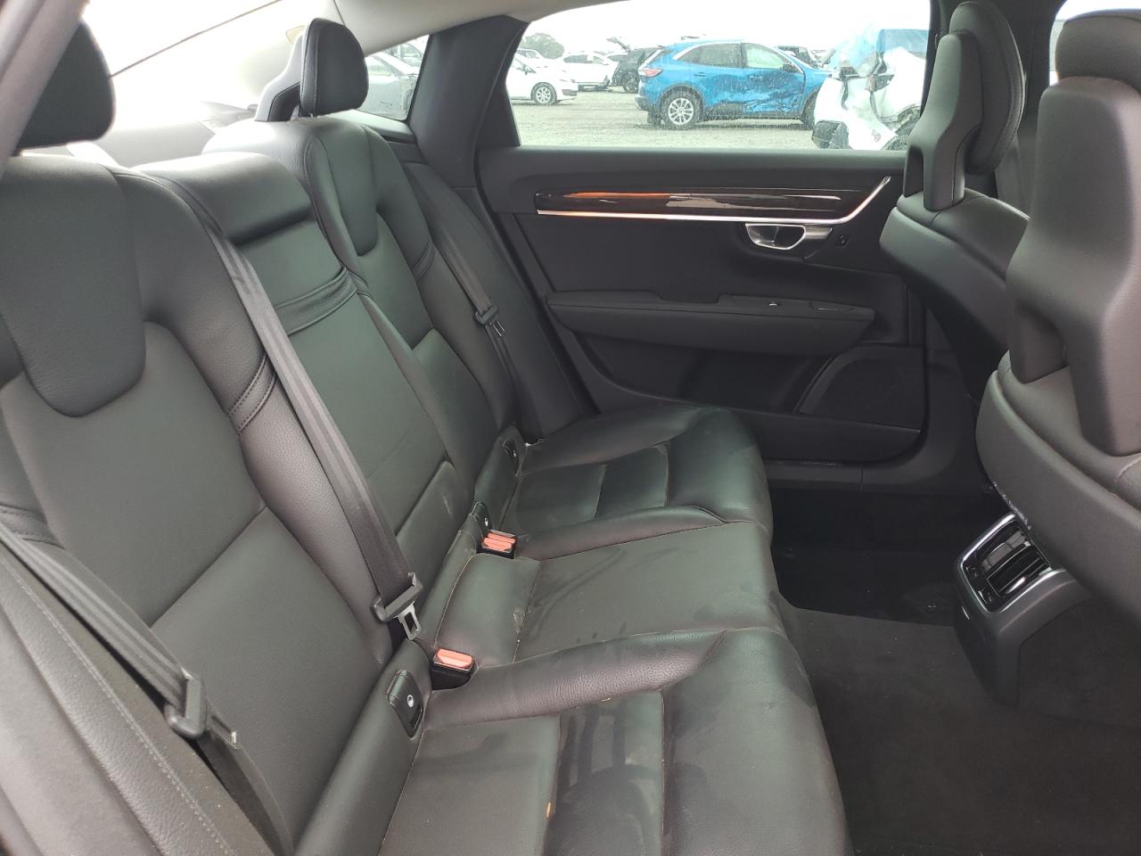 VOLVO S90 T6 MOMENTUM