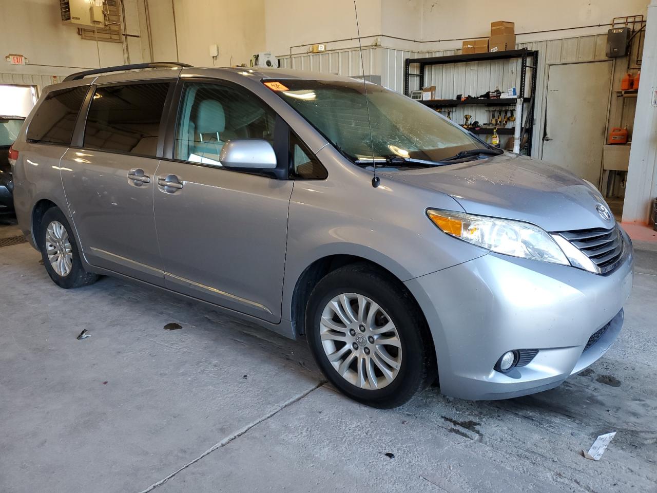 TOYOTA SIENNA XLE