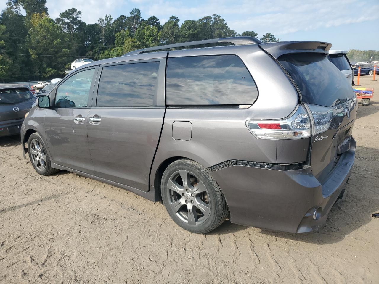 TOYOTA SIENNA SE
