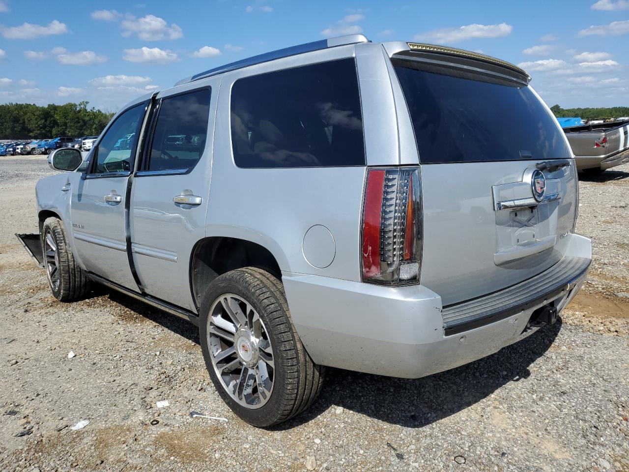 CADILLAC ESCALADE PREMIUM