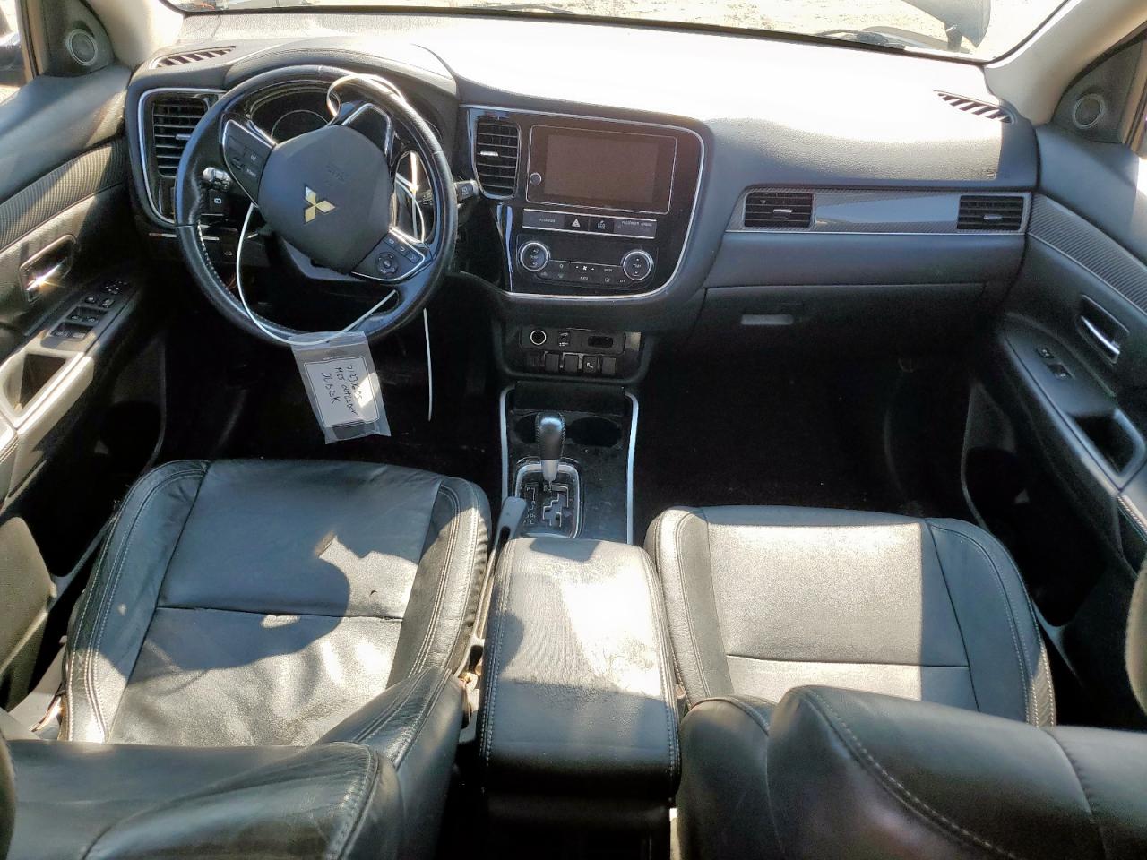 MITSUBISHI OUTLANDER SE