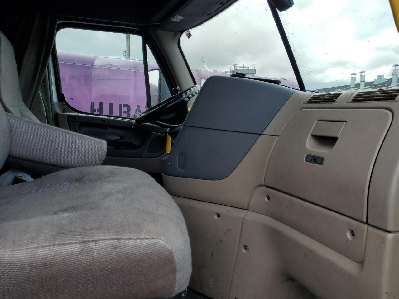 Lot #3282421263 2018 FREIGHTLINER CASCADIA 1