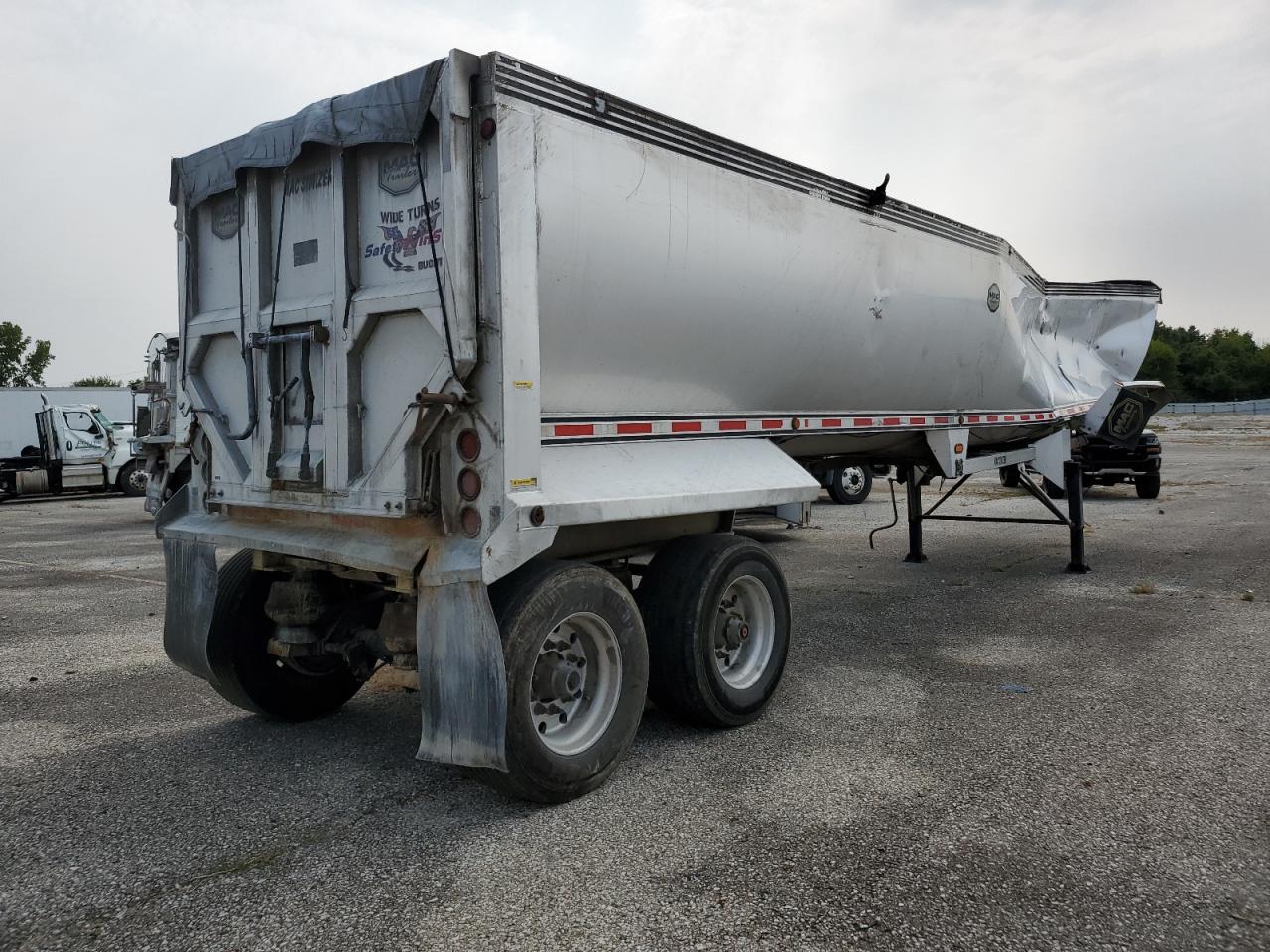 Lot #3265946527 2010 MAC UNKNOWN