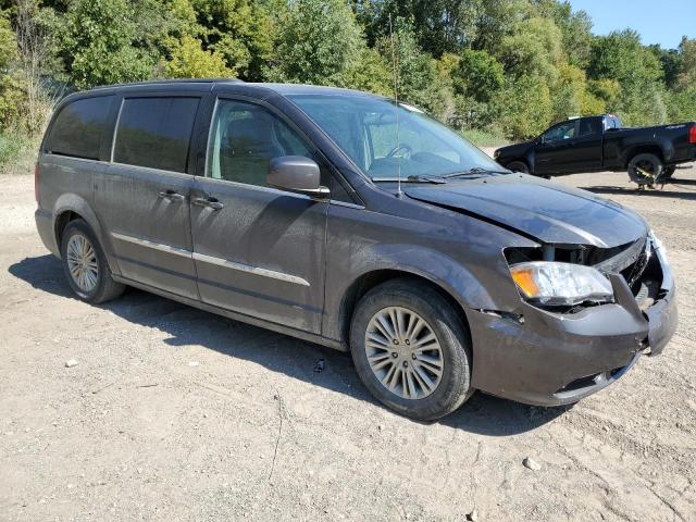 2016 CHRYSLER TOWN & COU - 2C4RC1CG6GR302471