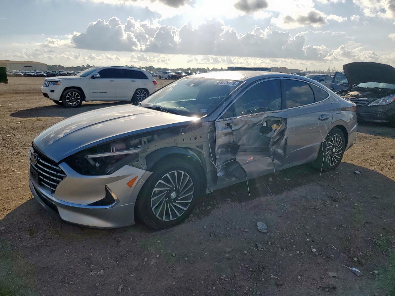 HYUNDAI SONATA HYBRID