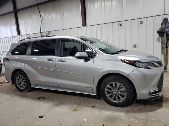2021 TOYOTA SIENNA XLE #3311722229