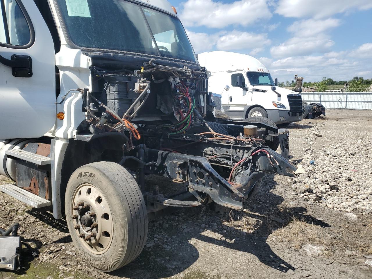 Lot #3282347257 2017 FREIGHTLINER CASCADIA 1