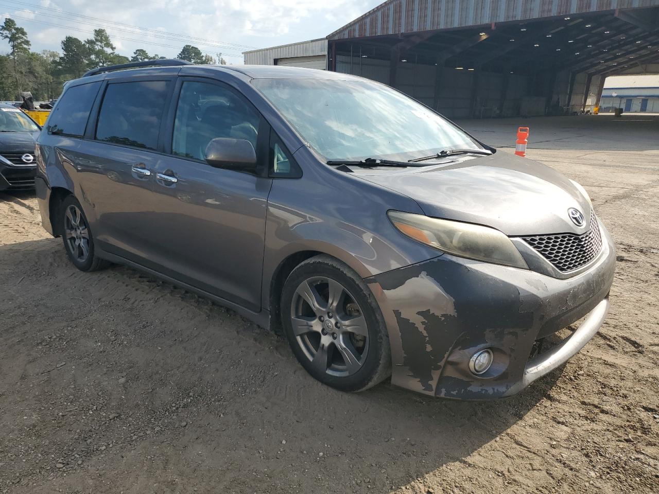 TOYOTA SIENNA SE