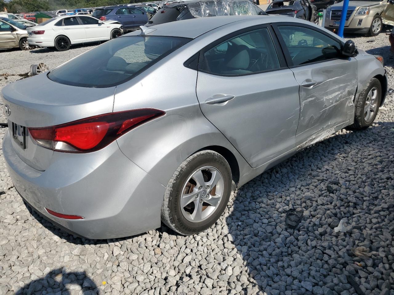HYUNDAI ELANTRA SE
