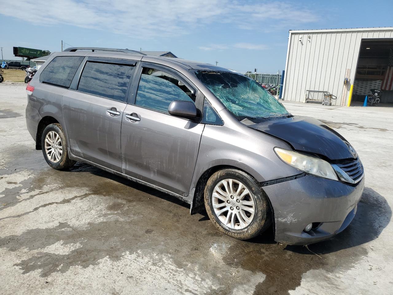 TOYOTA SIENNA XLE