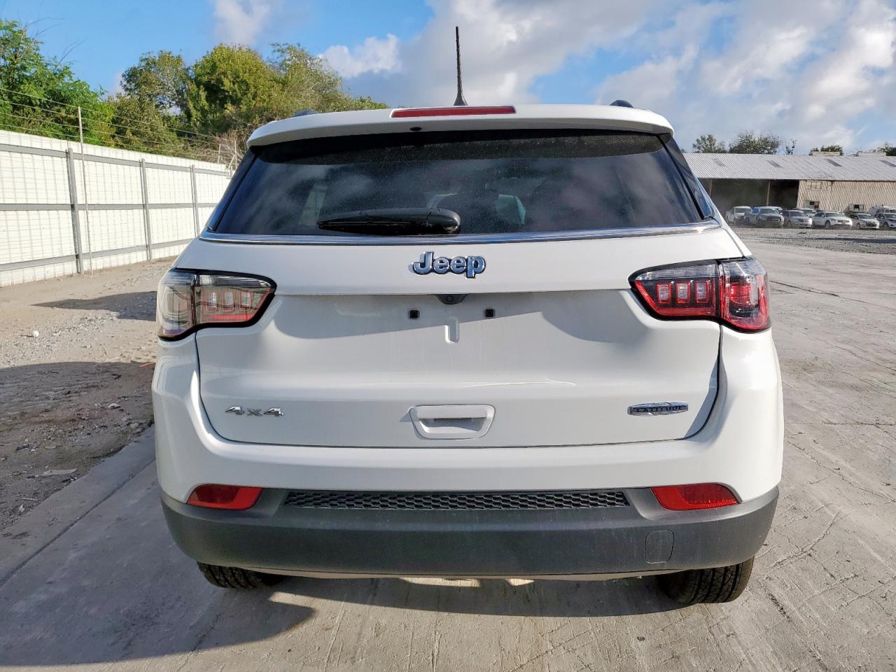 JEEP COMPASS LATITUDE