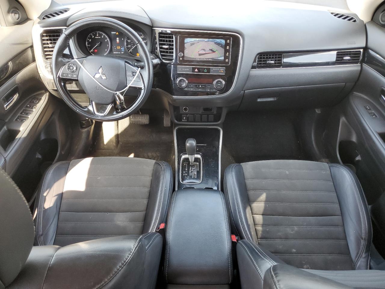 MITSUBISHI OUTLANDER SE