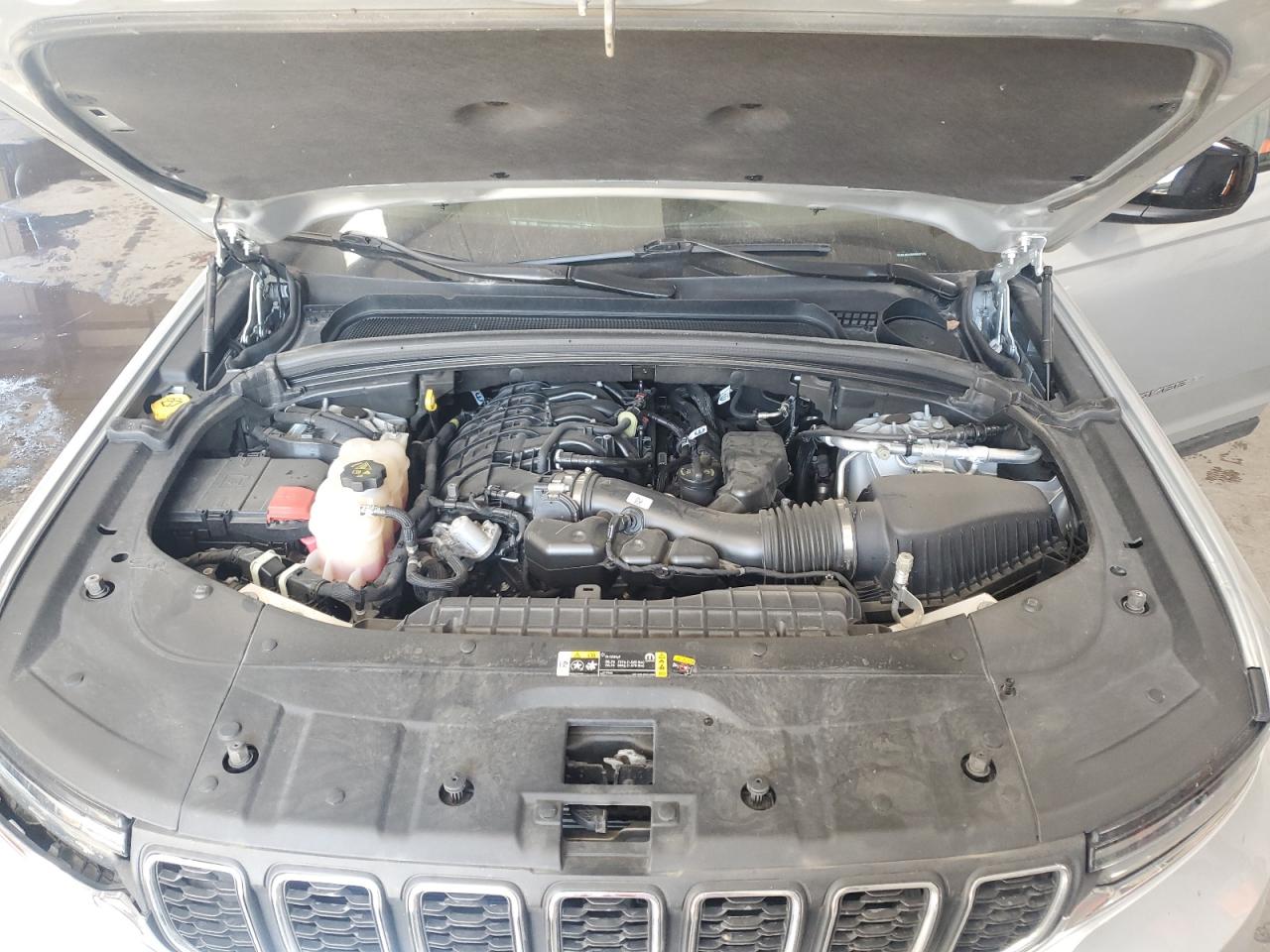 JEEP GRAND CHEROKEE L LAREDO