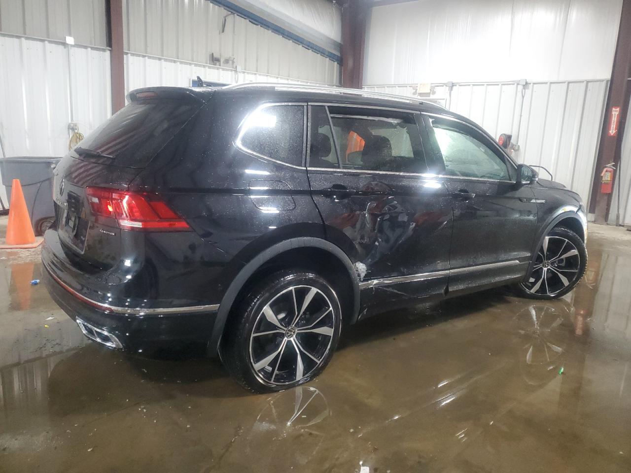 VOLKSWAGEN TIGUAN SEL R-LINE BLACK