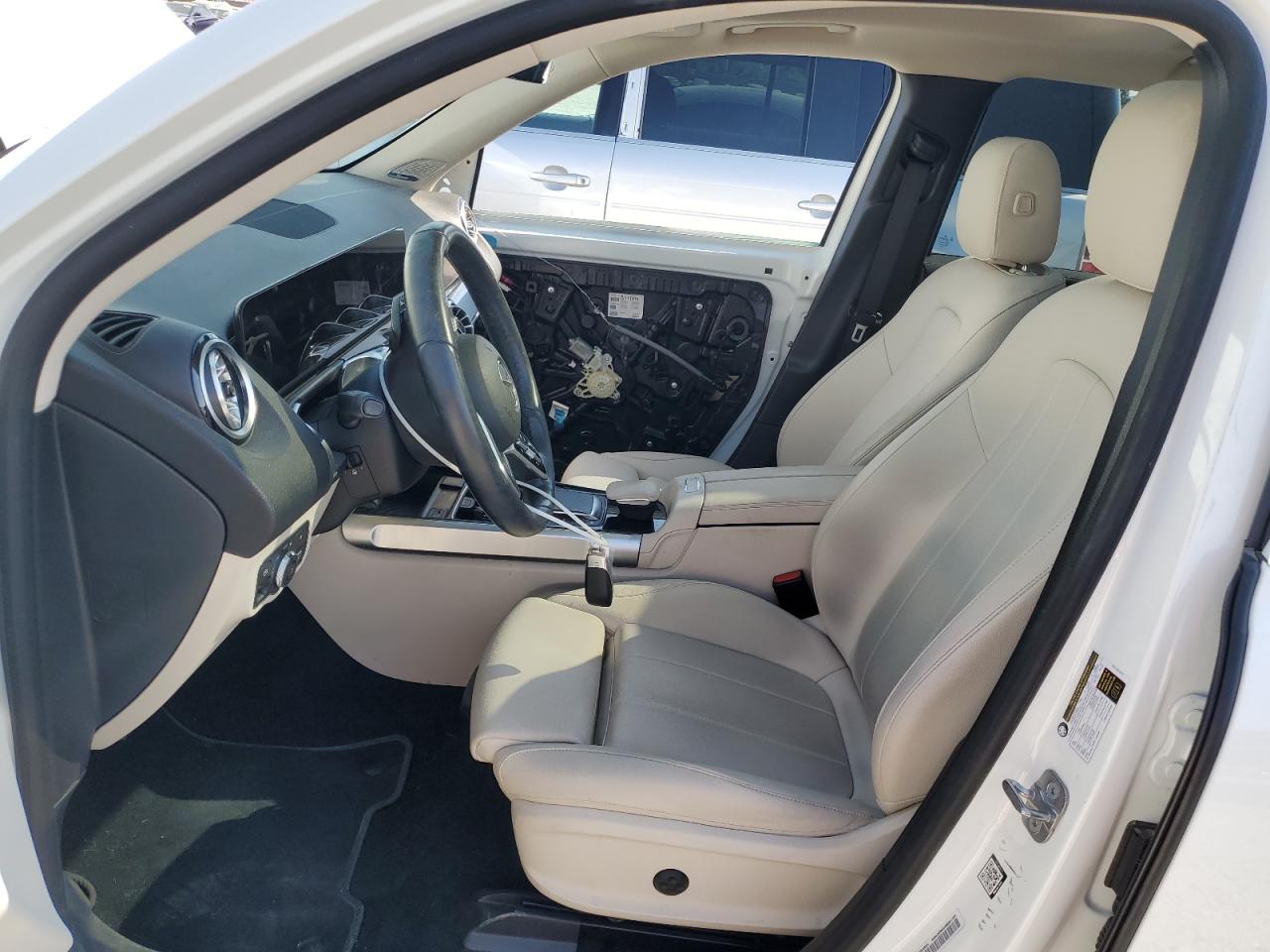 MERCEDES-BENZ EQB 300 4MATIC