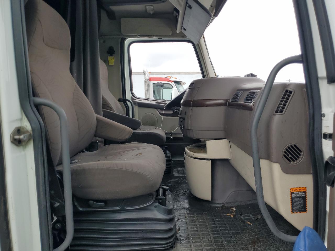 Lot #3285011970 2018 VOLVO VNL