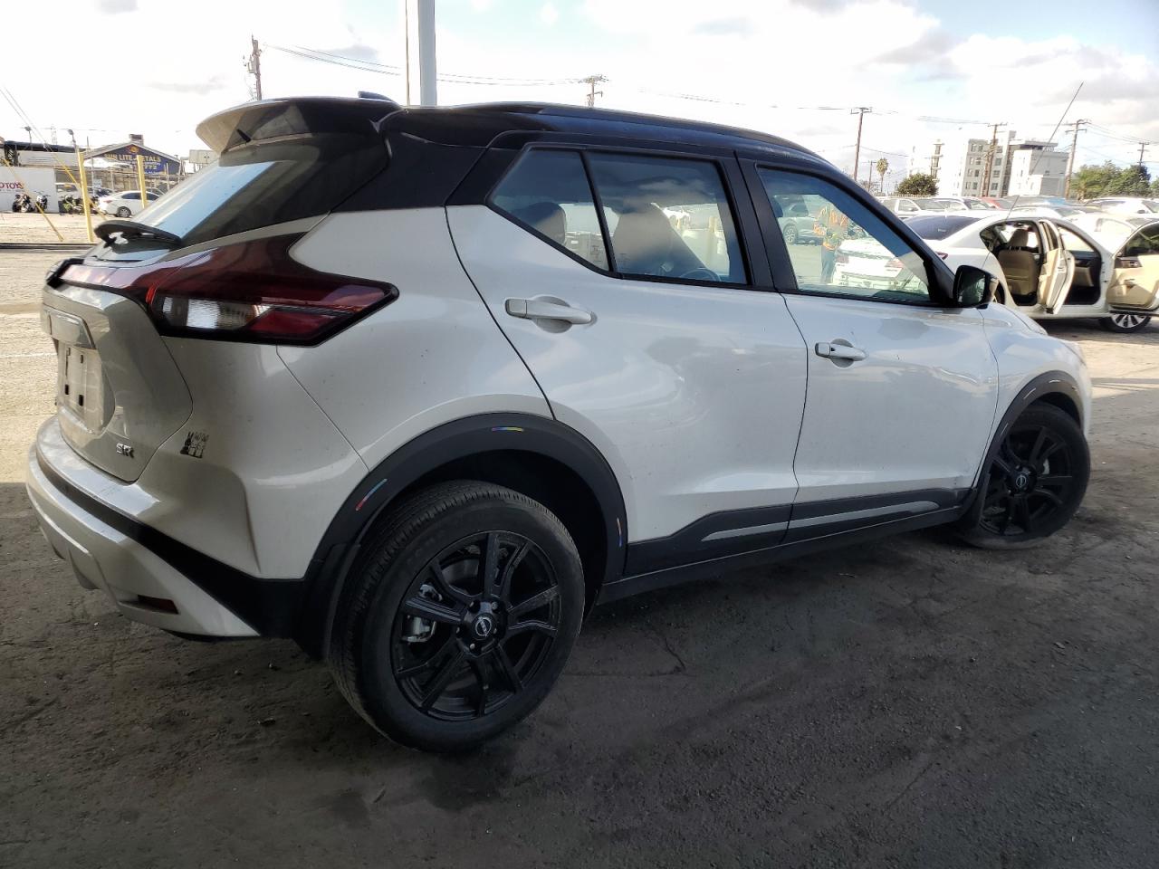 NISSAN KICKS SR