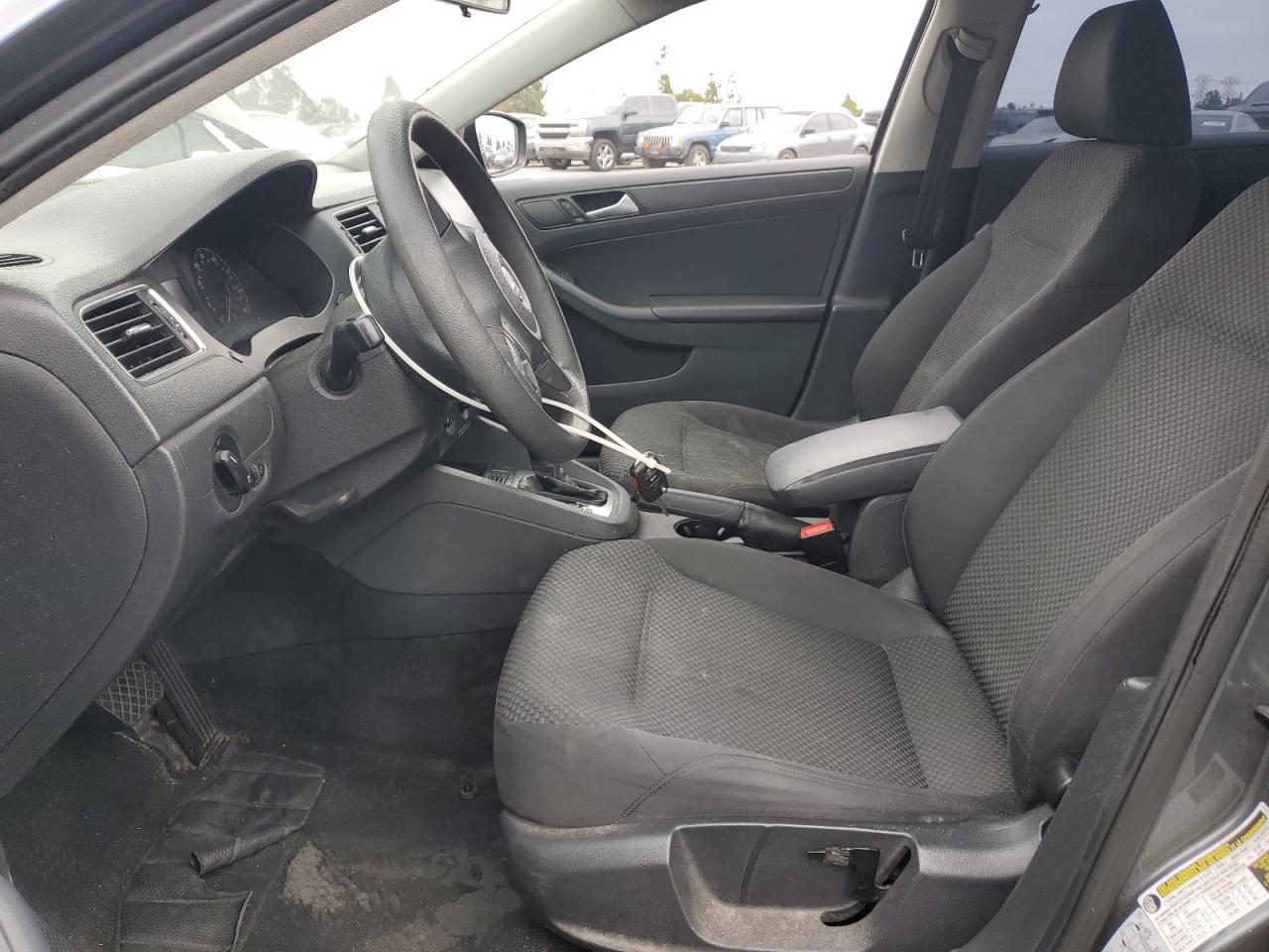 VOLKSWAGEN JETTA BASE