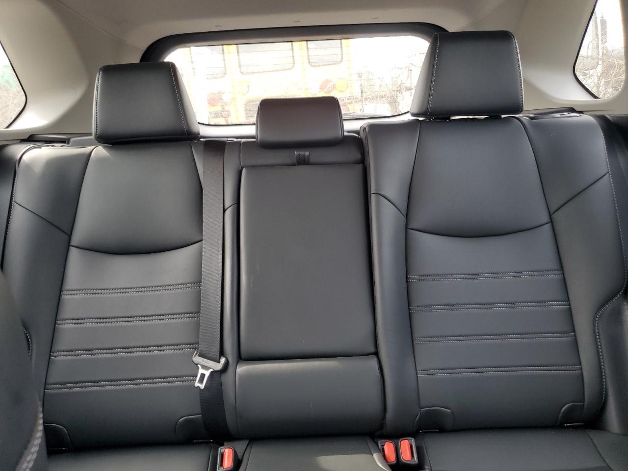 TOYOTA RAV4 XLE PREMIUM