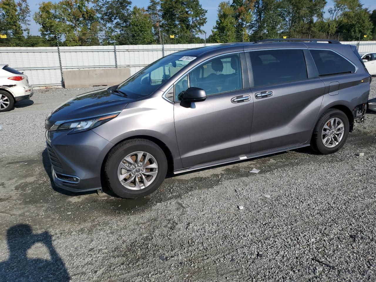 TOYOTA SIENNA XLE
