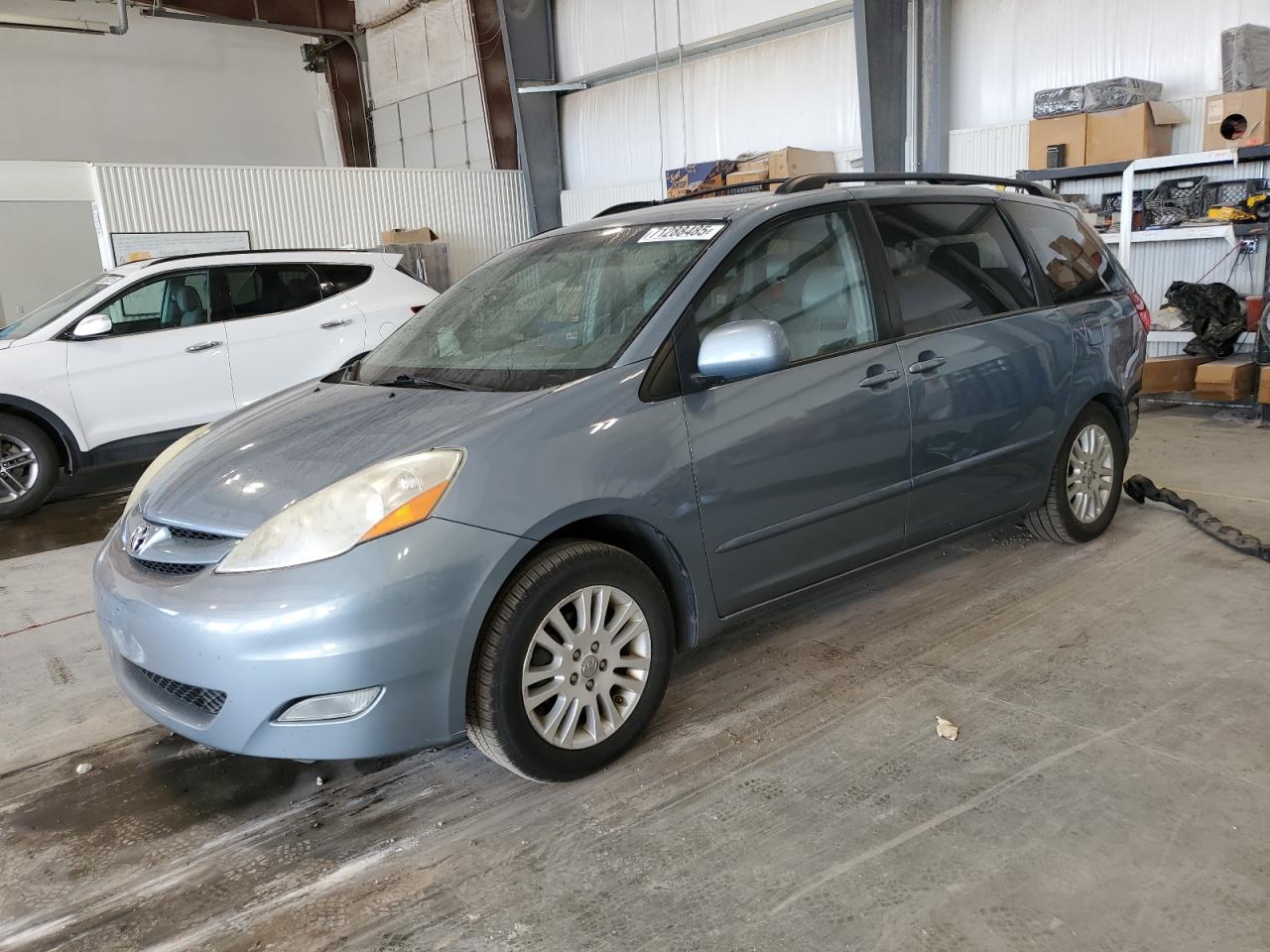 TOYOTA SIENNA XLE