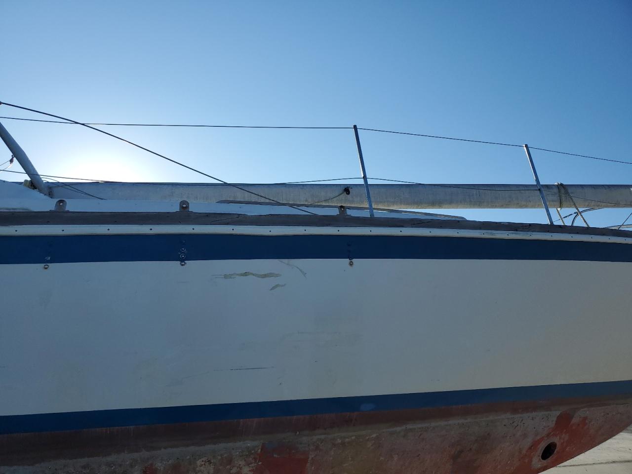 Lot #3240099486 2002 SAIL BOAT BOAT