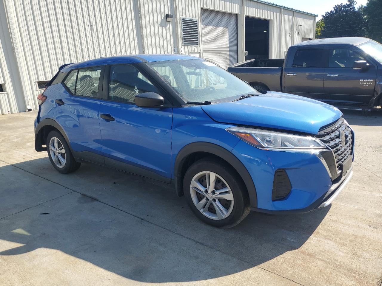 NISSAN KICKS S