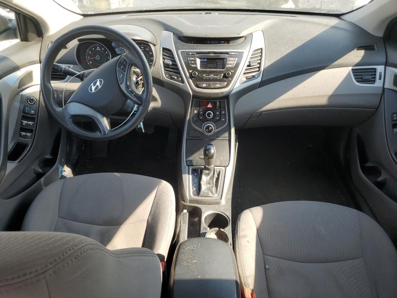 HYUNDAI ELANTRA SE