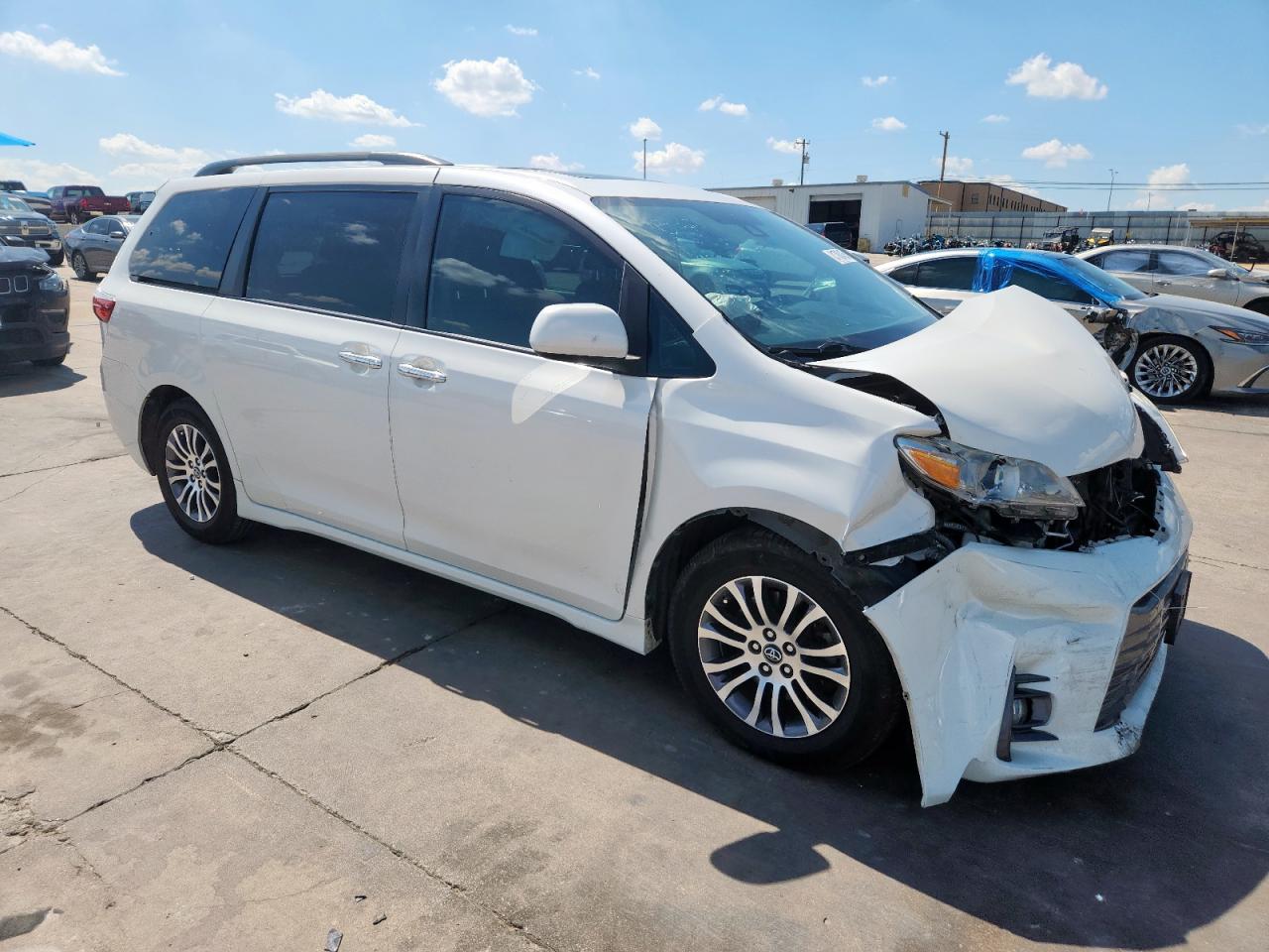 TOYOTA SIENNA XLE