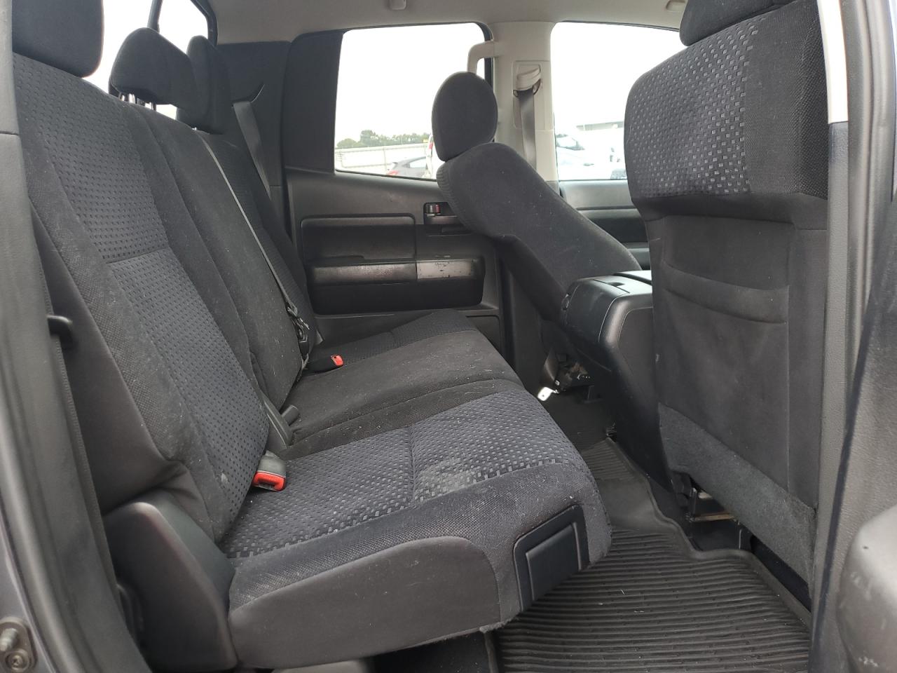 TOYOTA TUNDRA DOUBLE CAB SR5