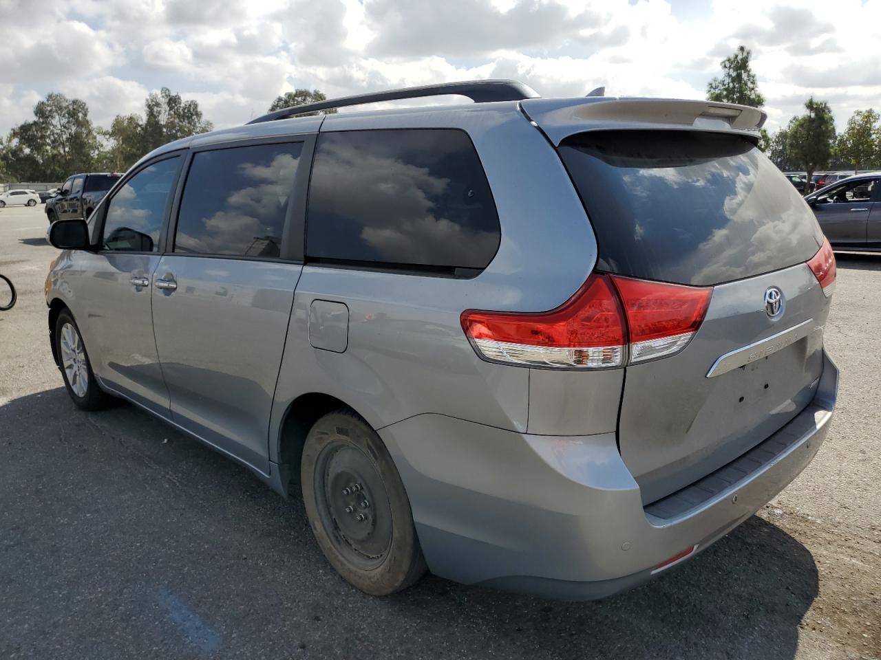 TOYOTA SIENNA XLE