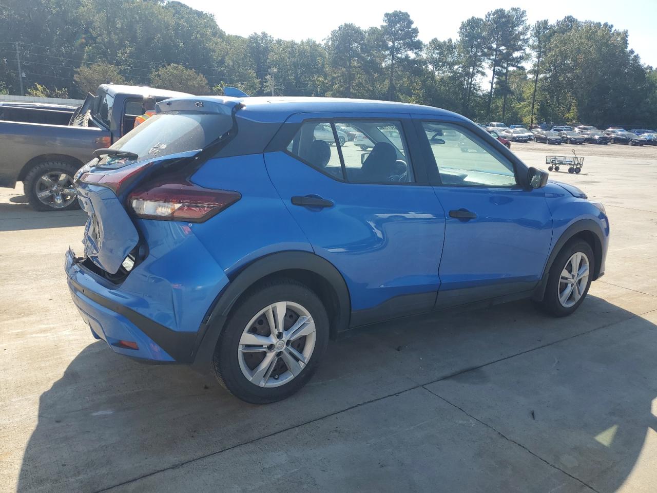 NISSAN KICKS S