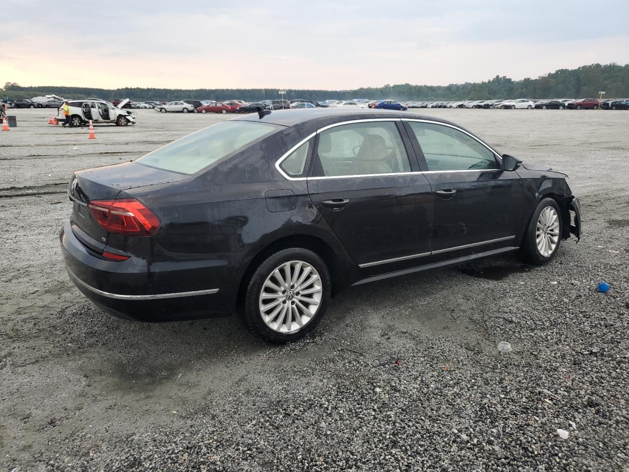 VOLKSWAGEN PASSAT SE