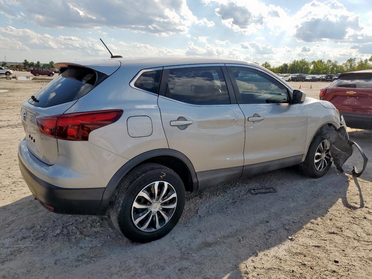 NISSAN ROGUE SPORT S