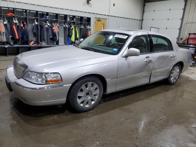 Global Auto Auctions: 2004 LINCOLN TOWN CAR U