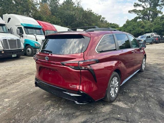 2022 TOYOTA SIENNA XSE 5TDXSKFC5NS055750