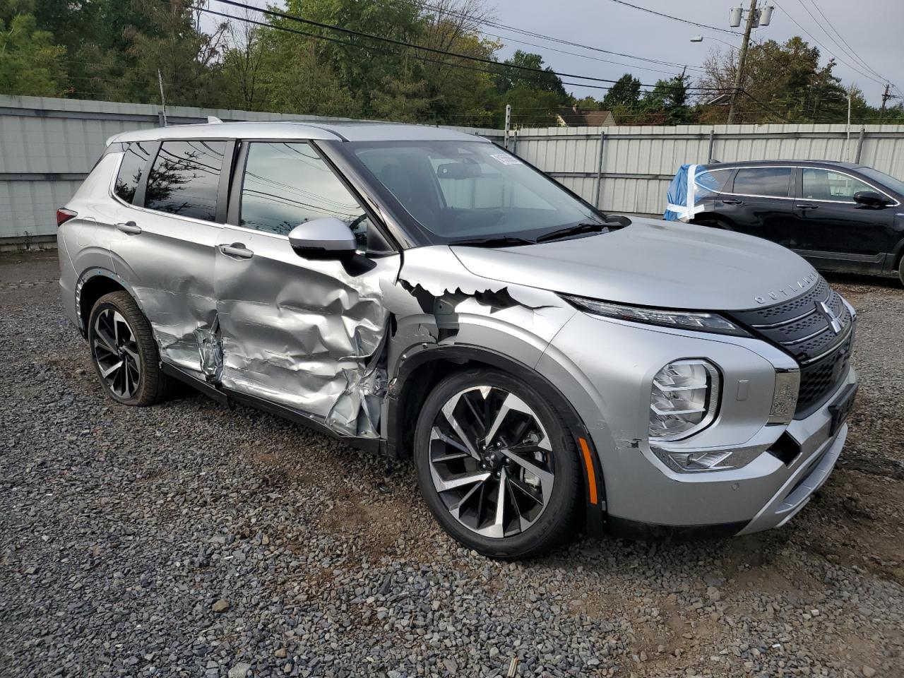 MITSUBISHI OUTLANDER SE