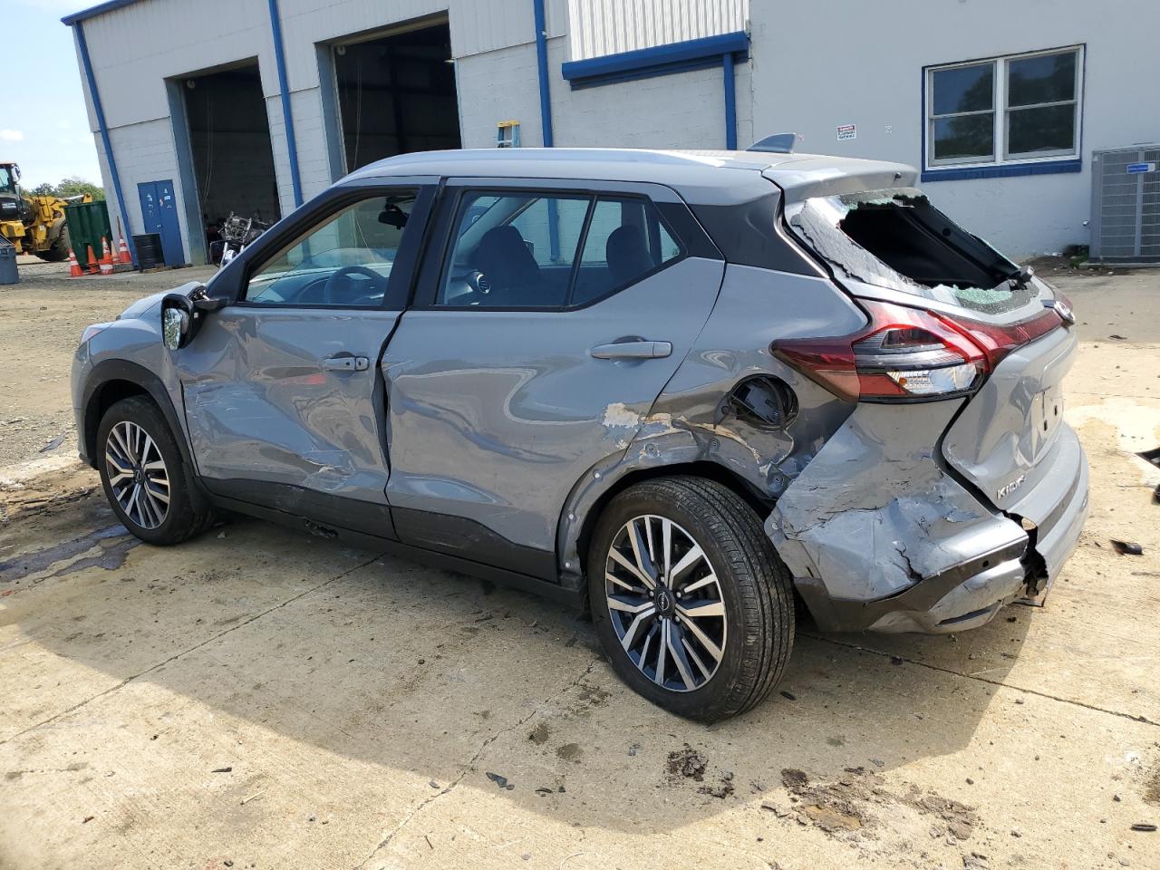 NISSAN KICKS SV