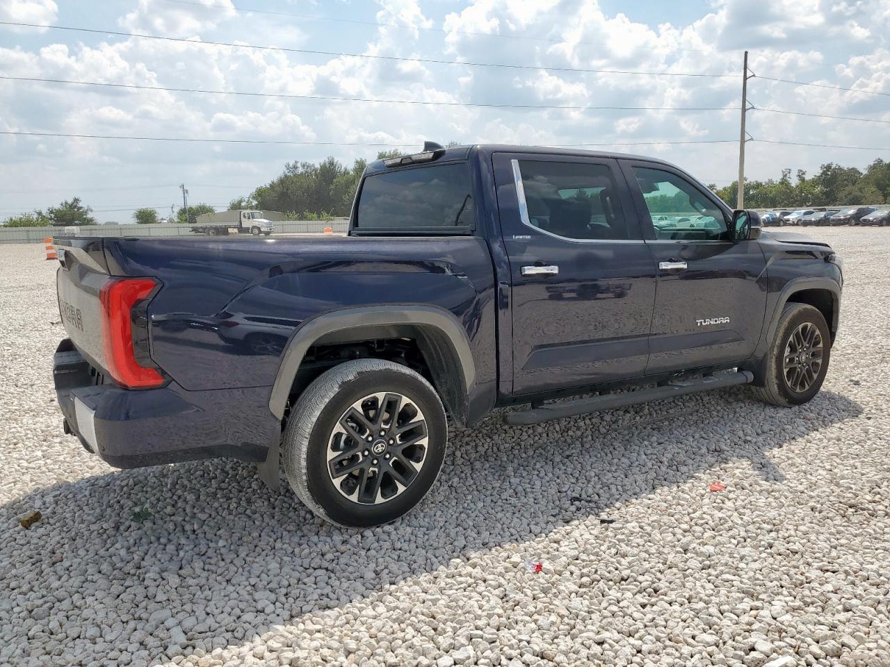 TOYOTA TUNDRA CREWMAX LIMITED
