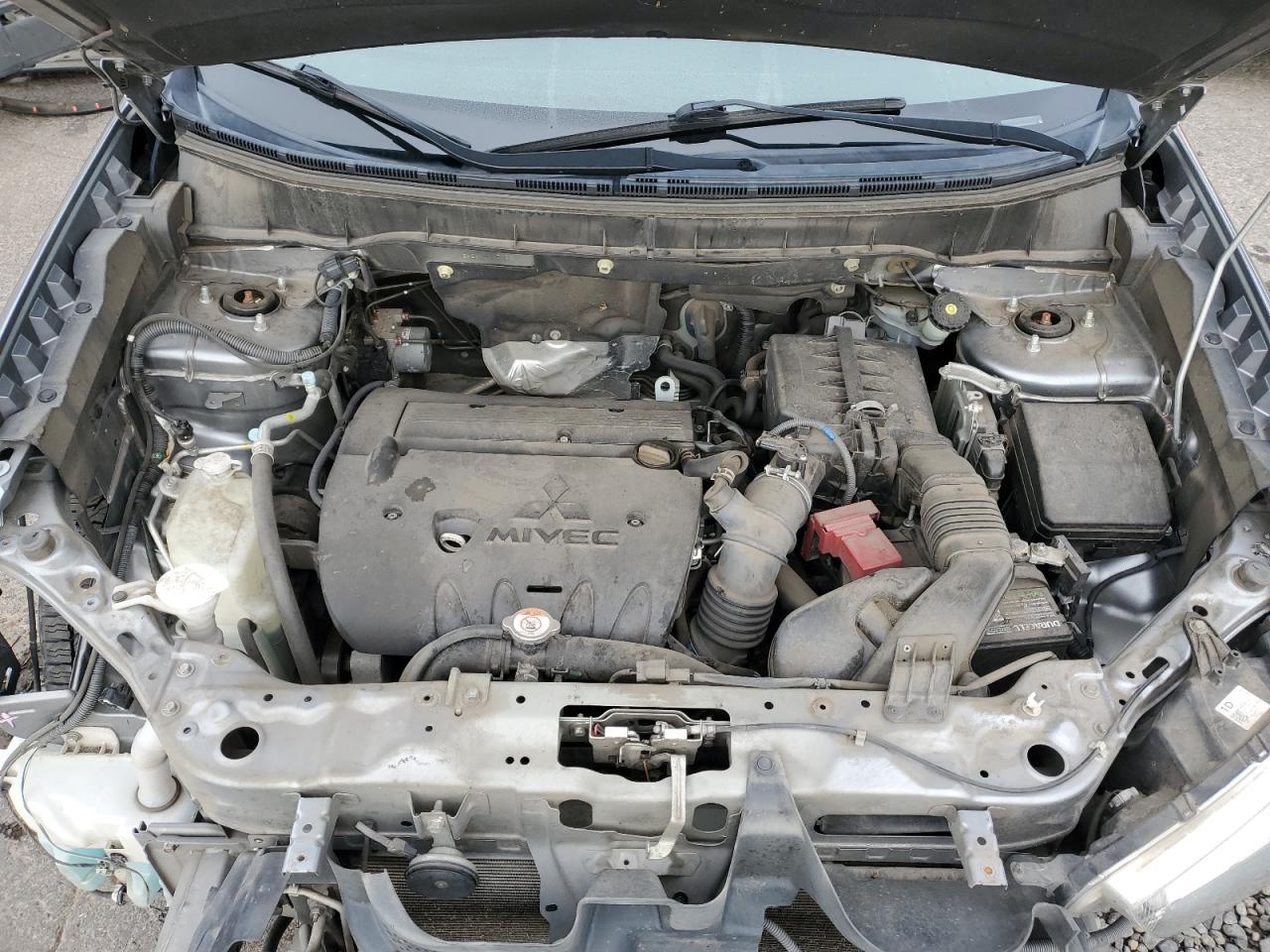 MITSUBISHI OUTLANDER ES