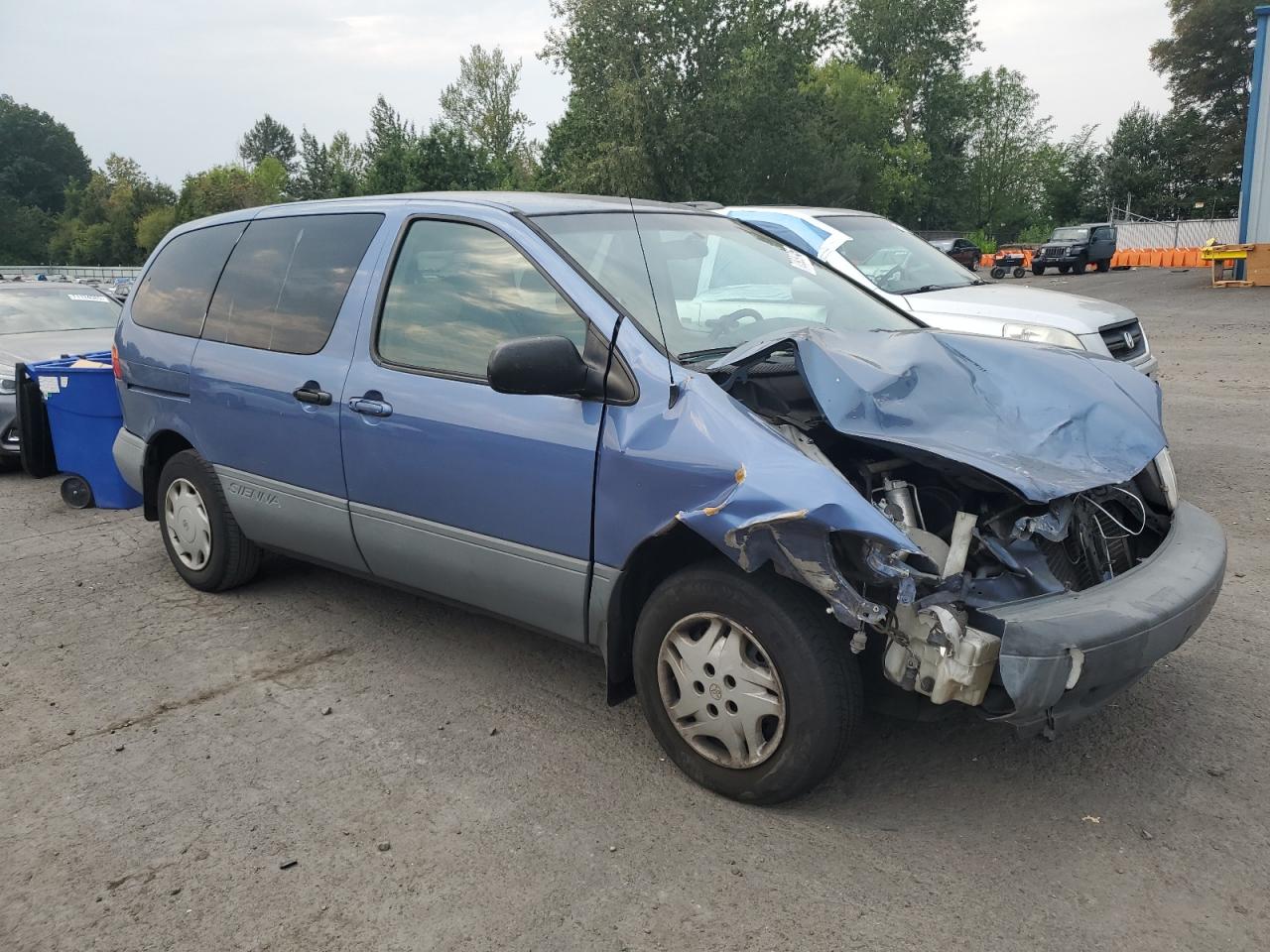 Lot #3242712946 2000 TOYOTA SIENNA CE