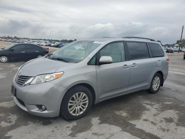 TOYOTA SIENNA XLE